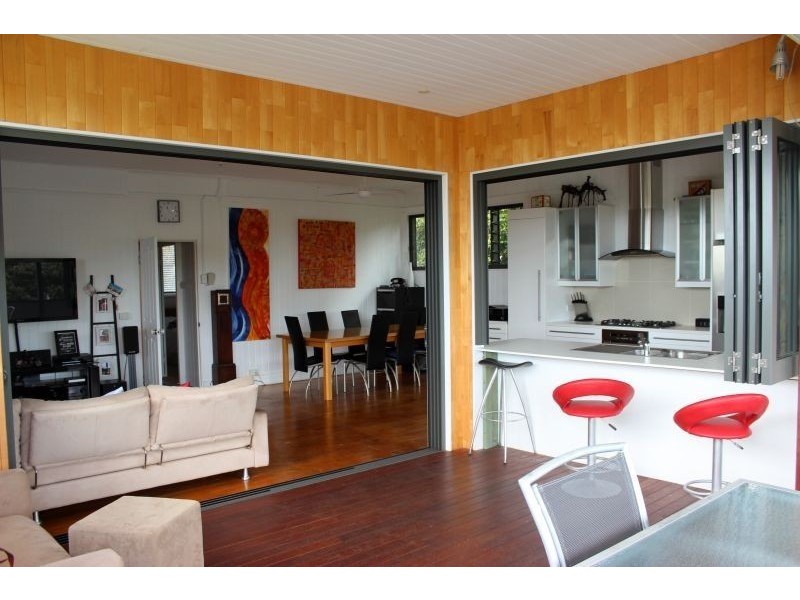 15 Ninth Avenue, Sandgate QLD 4017