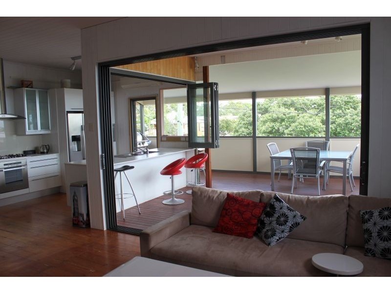 15 Ninth Avenue, Sandgate QLD 4017