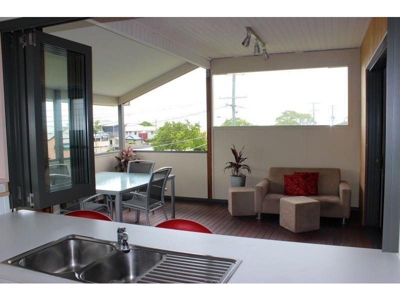 15 Ninth Avenue, Sandgate QLD 4017