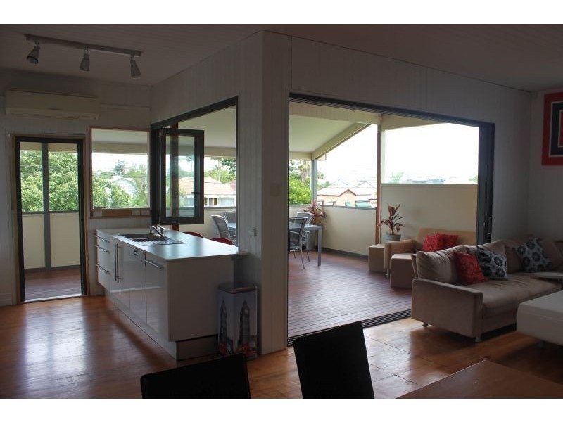 15 Ninth Avenue, Sandgate QLD 4017