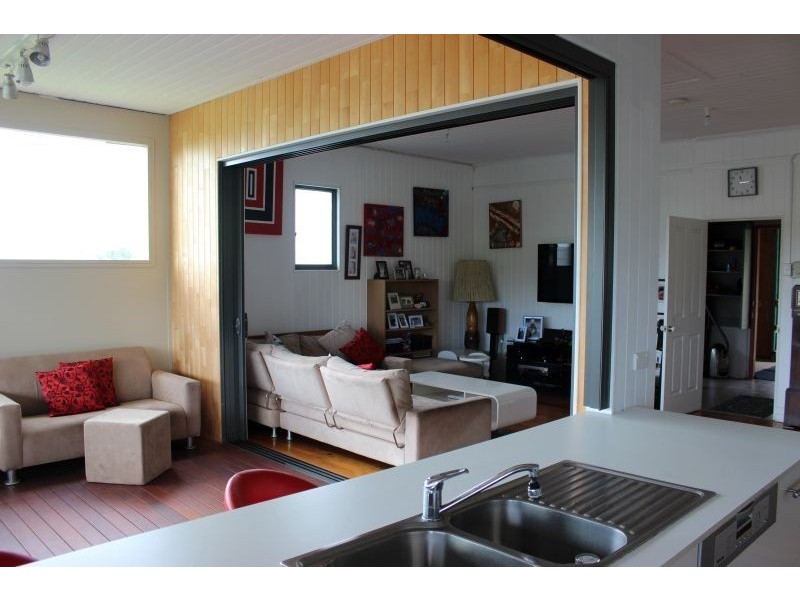 15 Ninth Avenue, Sandgate QLD 4017