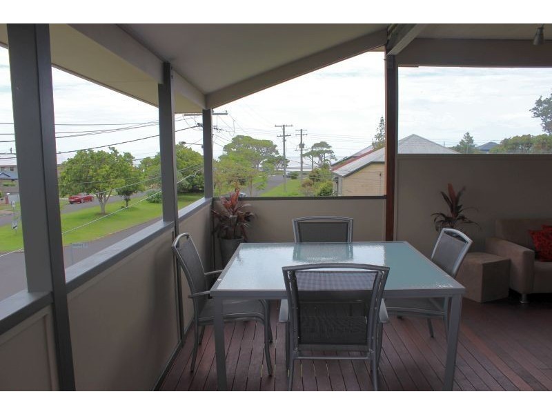 15 Ninth Avenue, Sandgate QLD 4017