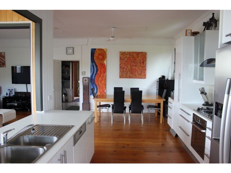 15 Ninth Avenue, Sandgate QLD 4017