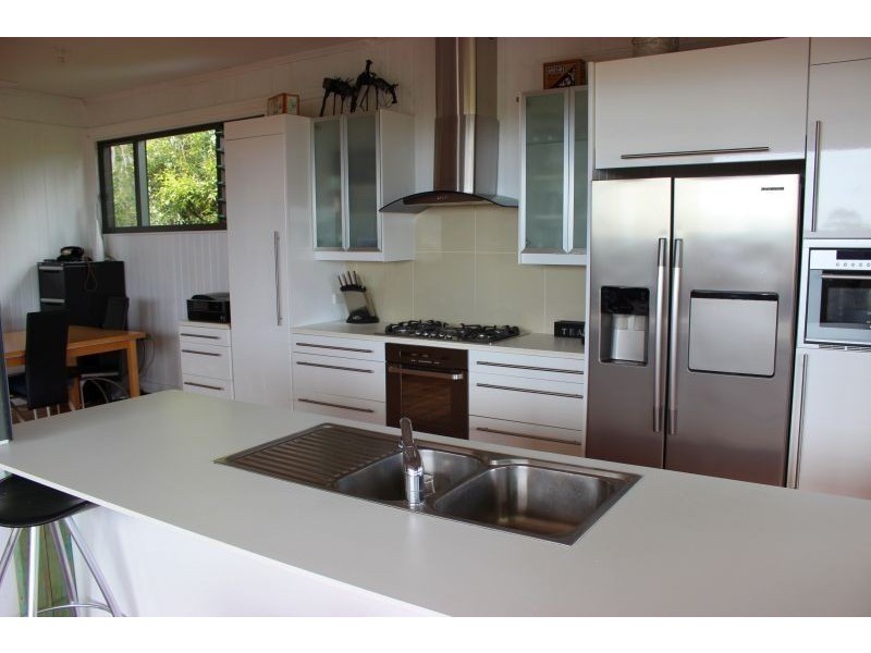 15 Ninth Avenue, Sandgate QLD 4017