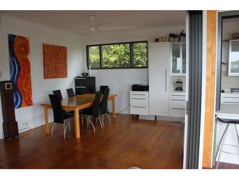 15 Ninth Avenue, Sandgate QLD 4017