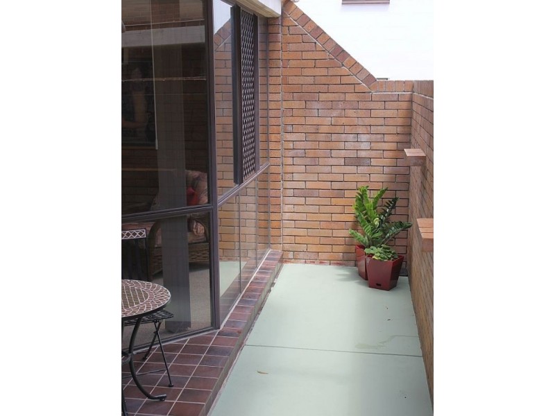 2/88 Eagle Terrace, Sandgate QLD 4017