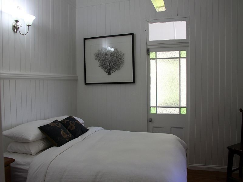 86 Yundah Street, Shorncliffe QLD 4017