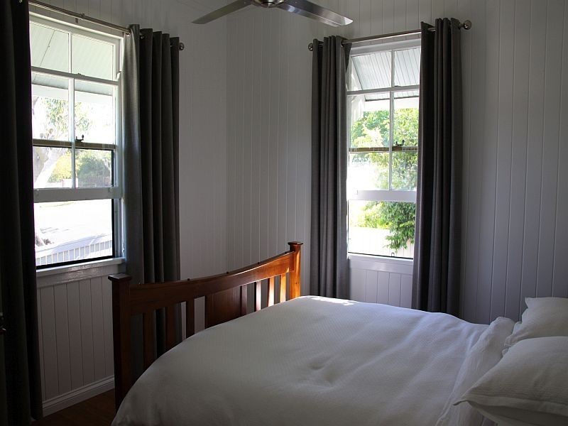 86 Yundah Street, Shorncliffe QLD 4017