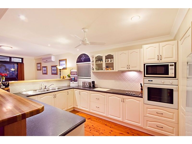 14 Eagle Terrace, Shorncliffe QLD 4017