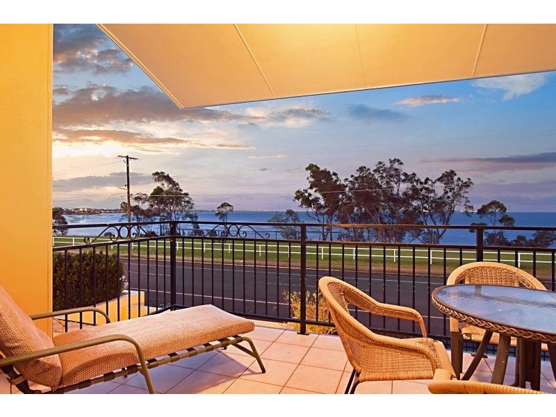 14 Eagle Terrace, Shorncliffe QLD 4017