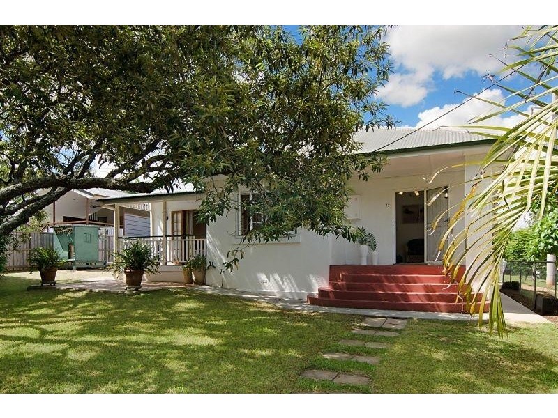 42 Bracken Ridge Road, Sandgate QLD 4017