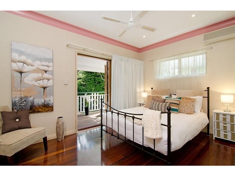 42 Bracken Ridge Road, Sandgate QLD 4017