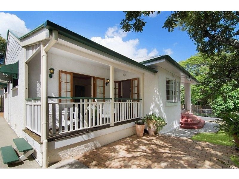 42 Bracken Ridge Road, Sandgate QLD 4017