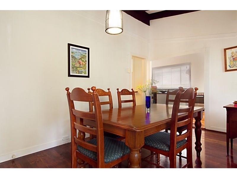 42 Seventh Avenue, Sandgate QLD 4017