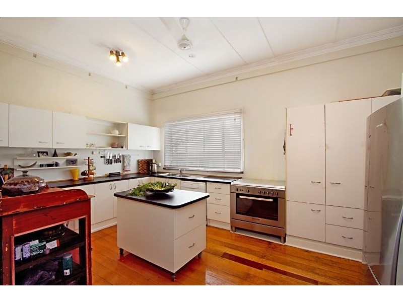 42 Seventh Avenue, Sandgate QLD 4017