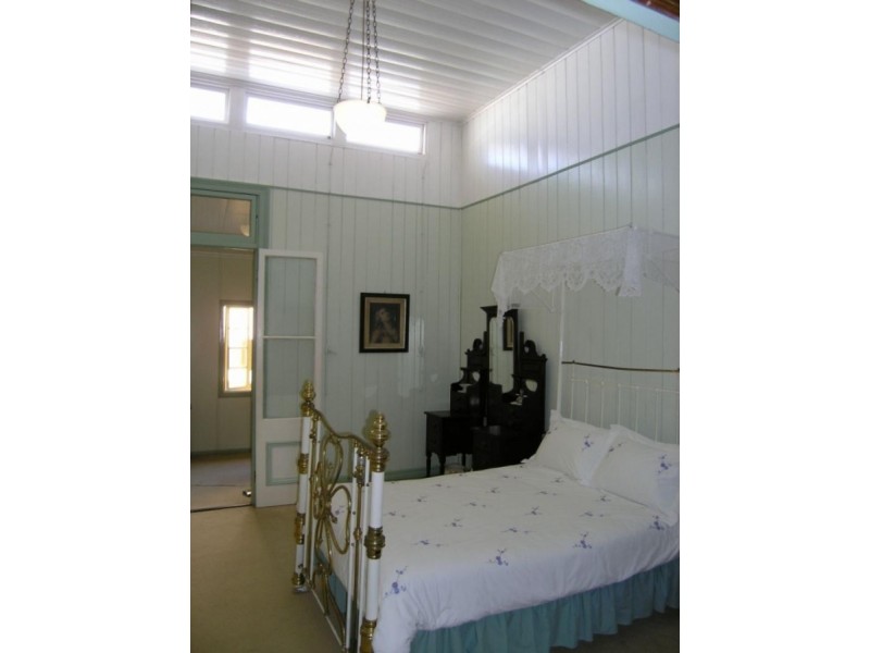 86 Allpass Parade, Shorncliffe QLD 4017