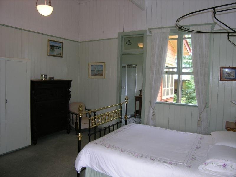 86 Allpass Parade, Shorncliffe QLD 4017