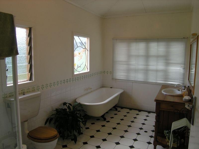 86 Allpass Parade, Shorncliffe QLD 4017