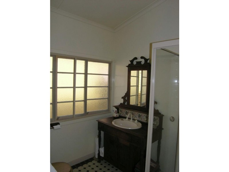 86 Allpass Parade, Shorncliffe QLD 4017