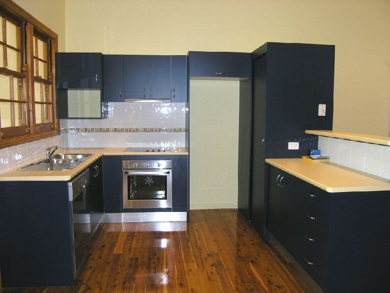 11 Pier Avenue, Shorncliffe QLD 4017