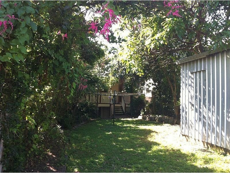 11 Pier Avenue, Shorncliffe QLD 4017