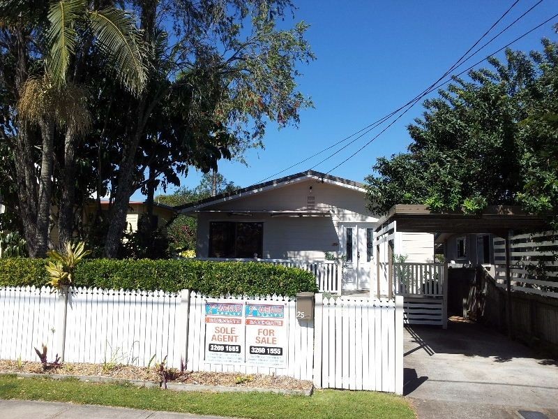25 Tenth Avenue, Sandgate QLD 4017