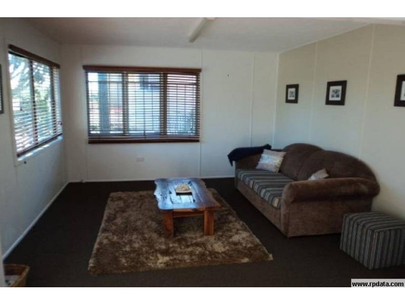 25 Tenth Avenue, Sandgate QLD 4017