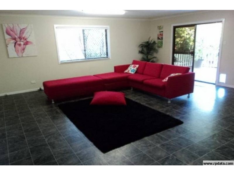 25 Tenth Avenue, Sandgate QLD 4017