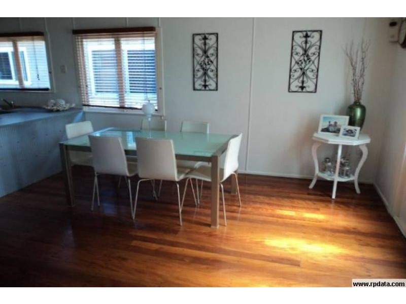 25 Tenth Avenue, Sandgate QLD 4017