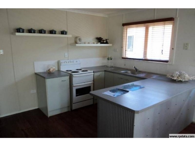 25 Tenth Avenue, Sandgate QLD 4017