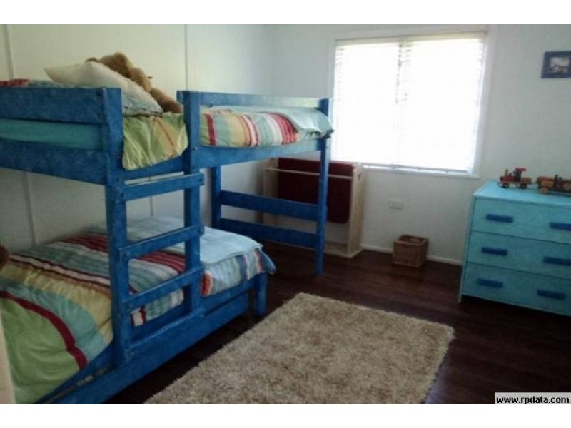 25 Tenth Avenue, Sandgate QLD 4017