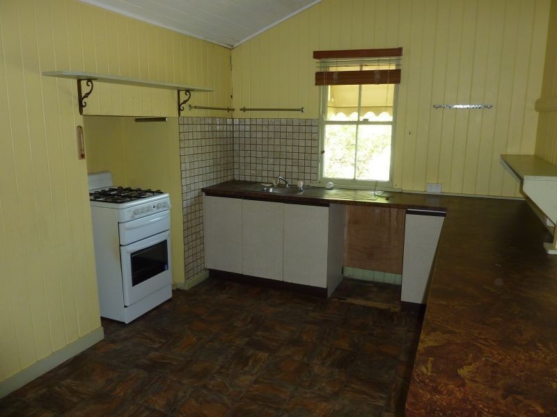 19 Ninth Avenue, Sandgate QLD 4017