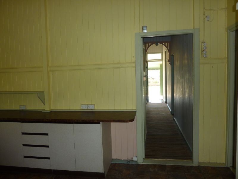 19 Ninth Avenue, Sandgate QLD 4017