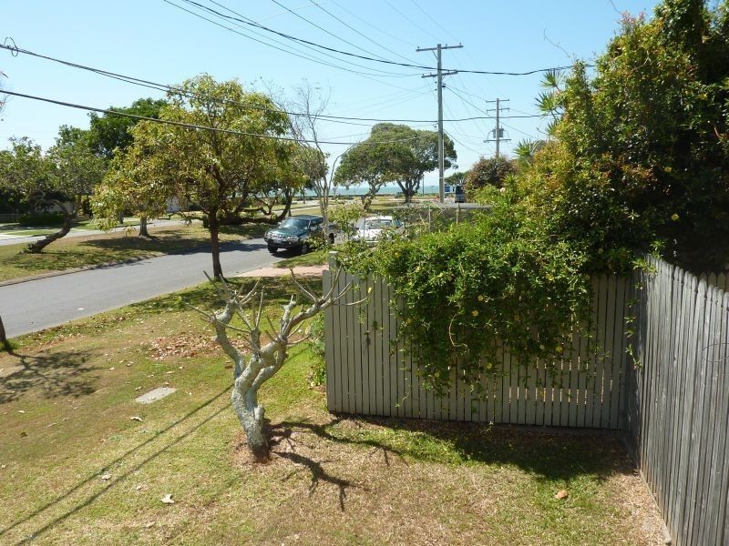 19 Ninth Avenue, Sandgate QLD 4017