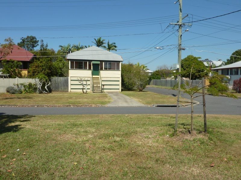 19 Ninth Avenue, Sandgate QLD 4017