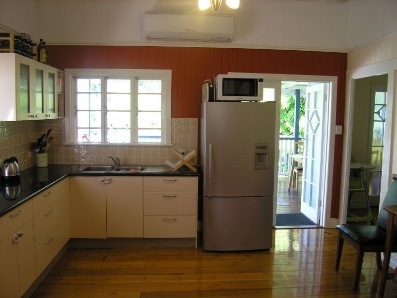 36 Bevington Street, Shorncliffe QLD 4017