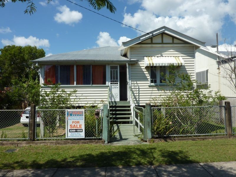 155 Rainbow Street, Sandgate QLD 4017