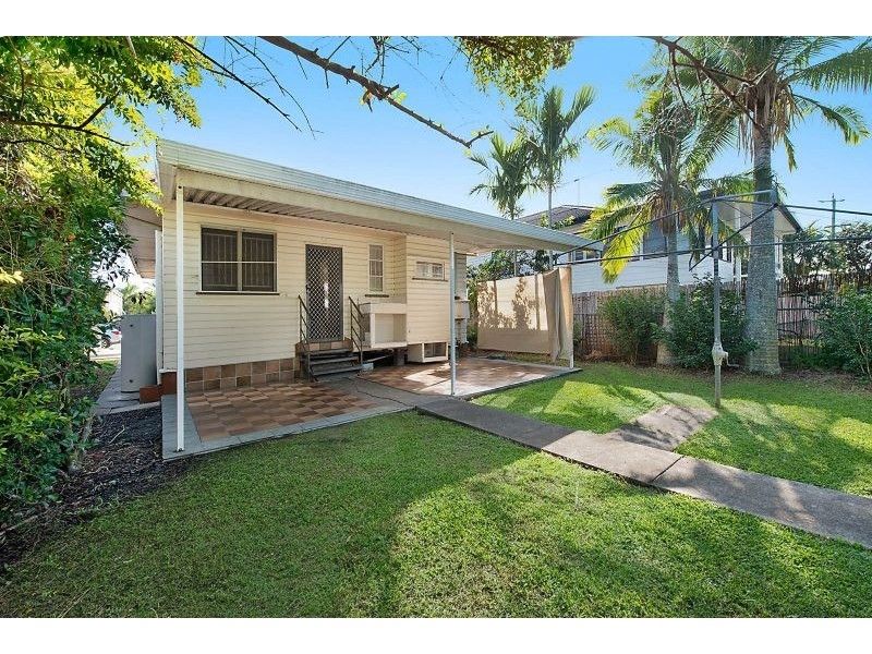 12 Scott Street, Deagon QLD 4017