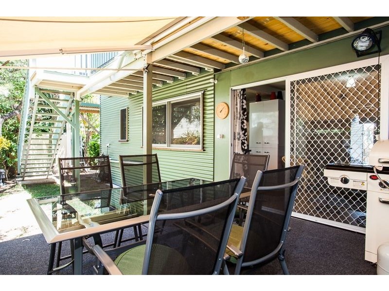 3 Ashford Street, Shorncliffe QLD 4017