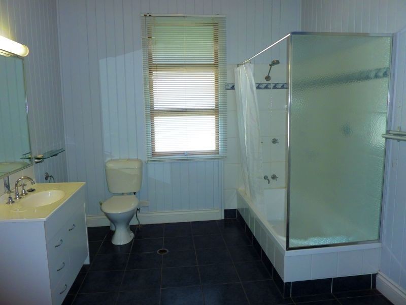 67 Palm Avenue, Shorncliffe QLD 4017