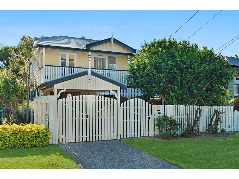 15 Barton Street, Sandgate QLD 4017