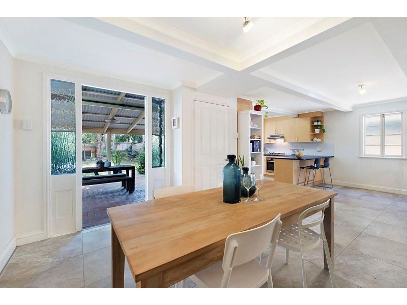 15 Barton Street, Sandgate QLD 4017