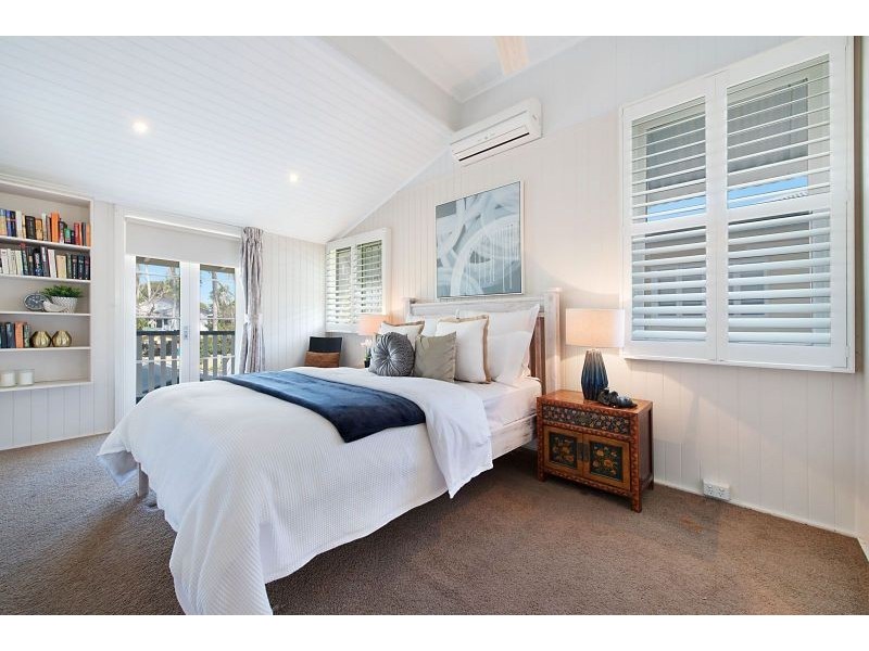 15 Barton Street, Sandgate QLD 4017