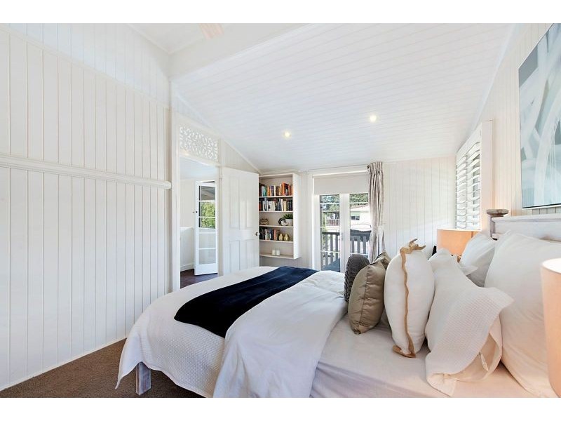 15 Barton Street, Sandgate QLD 4017