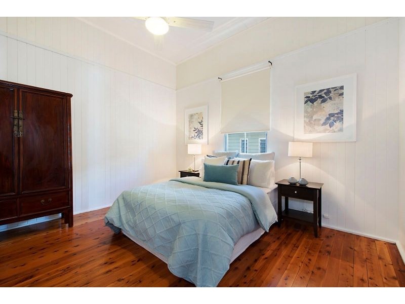 15 Barton Street, Sandgate QLD 4017