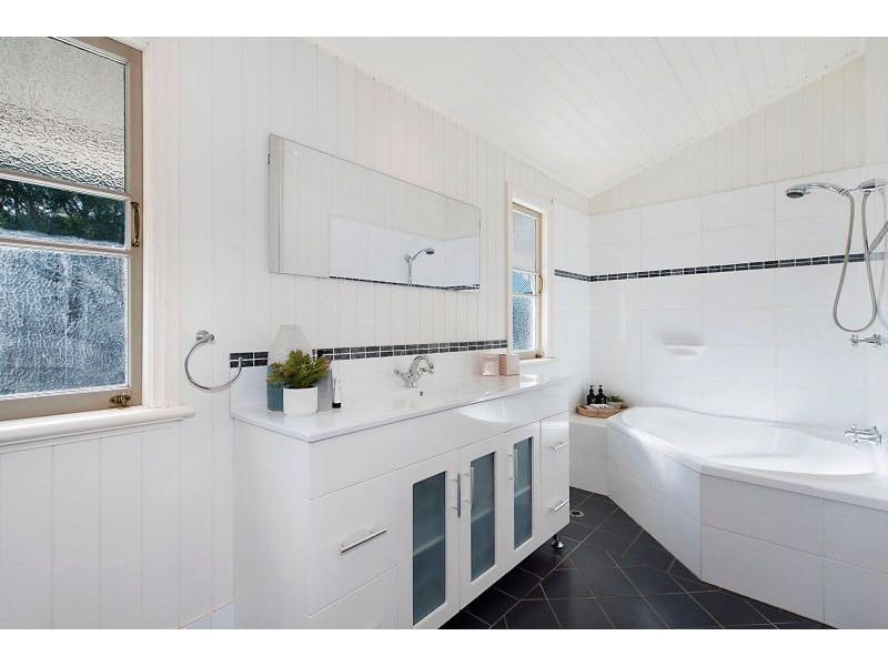 15 Barton Street, Sandgate QLD 4017