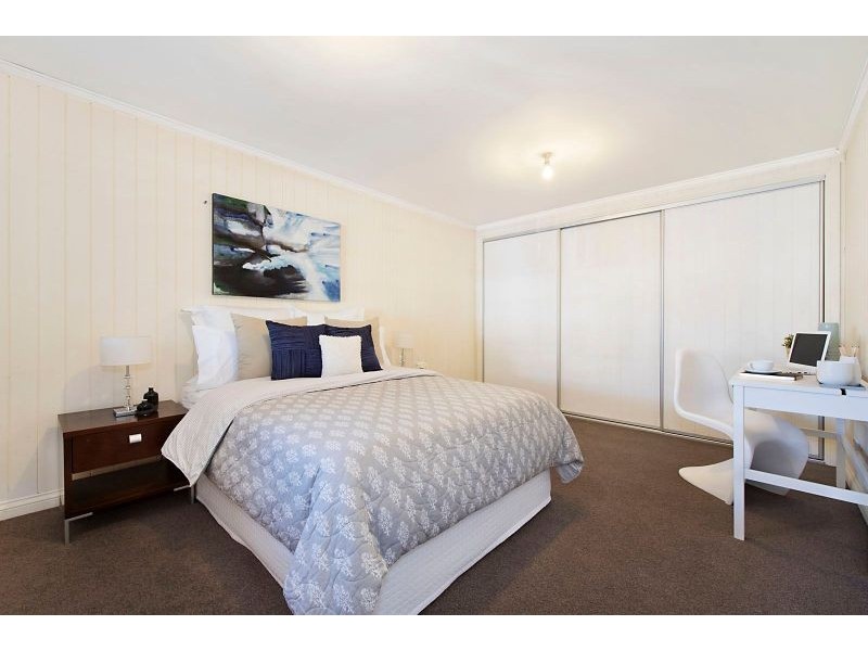 15 Barton Street, Sandgate QLD 4017