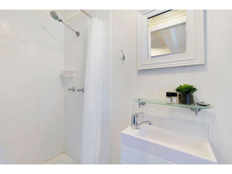 15 Barton Street, Sandgate QLD 4017