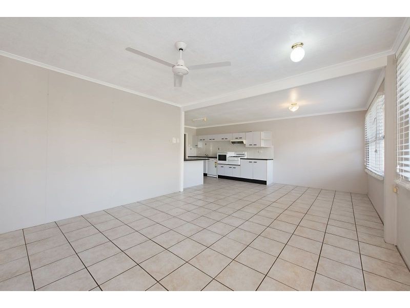 35 Gowen Street, Shorncliffe QLD 4017