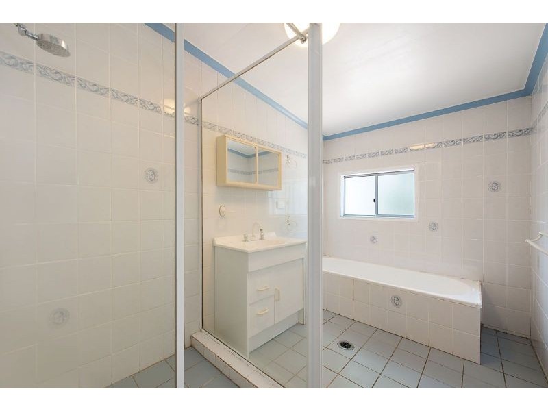 35 Gowen Street, Shorncliffe QLD 4017